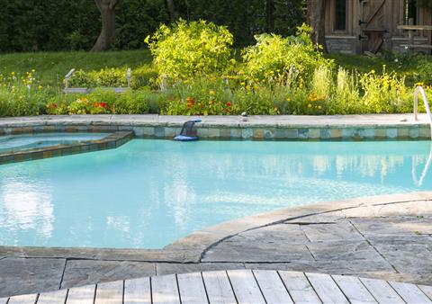 Aménagez les abords de votre piscine à muzillac
