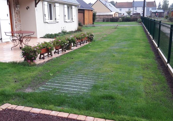 Paysagiste Herbignac, accès abris de jardin avec grille de renforcement