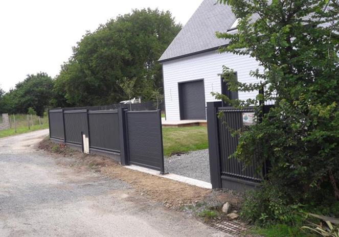 Paysagiste Sarzeau, jardin coté rue avec pose cloture Sarzeau