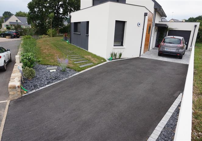 Paysagiste Muzillac, création allée de garage en enrobé et pavé