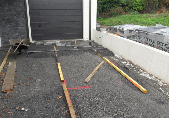 Paysagiste Muzillac, création allée de garage pose de pavé